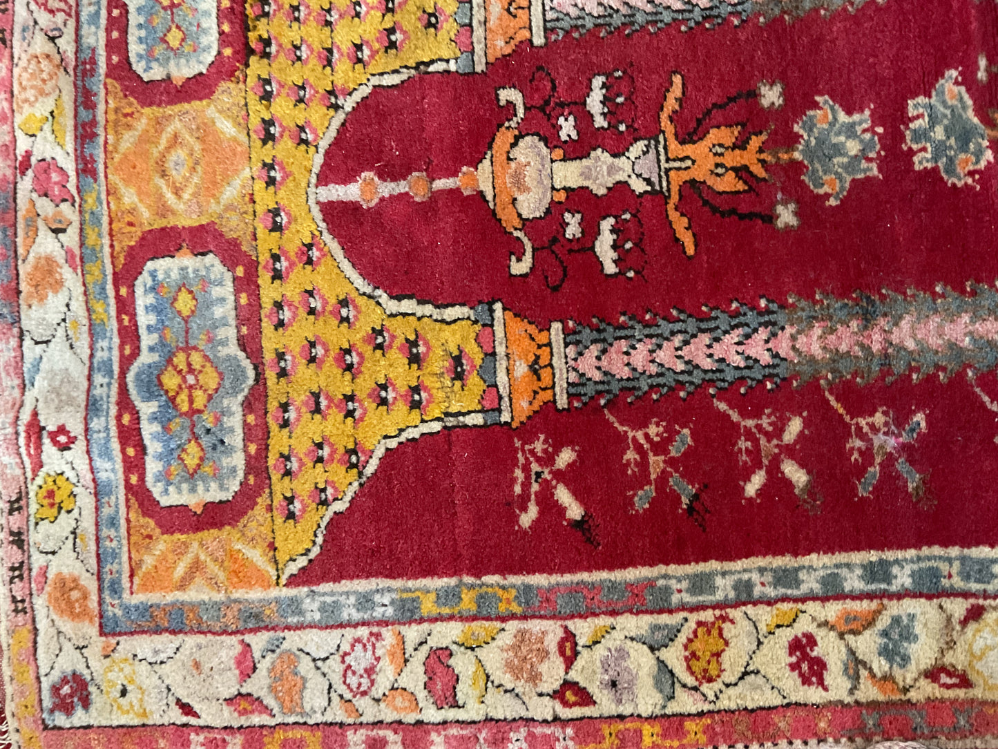 Antique rug from Türkiye