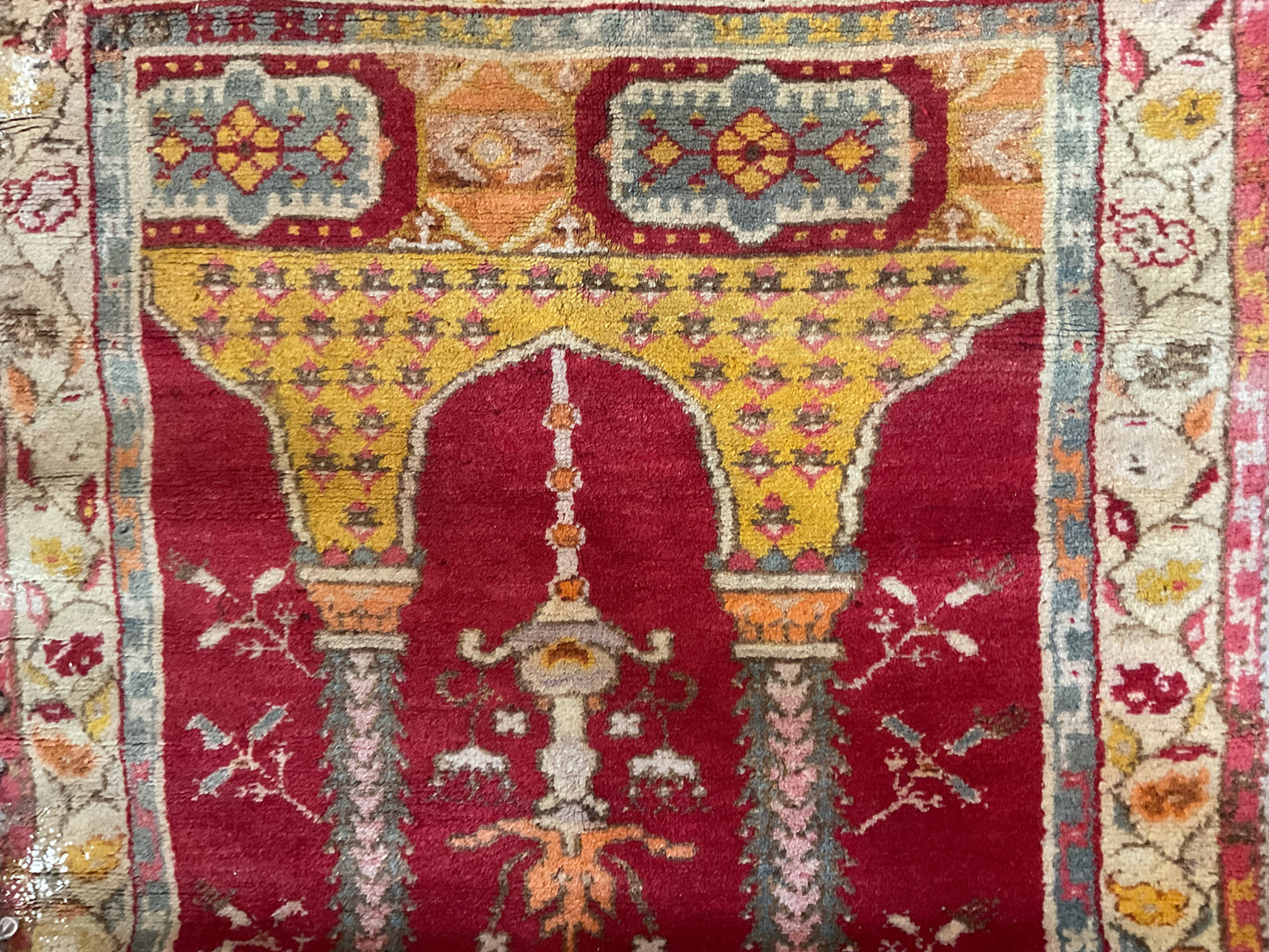 Antique rug from Türkiye
