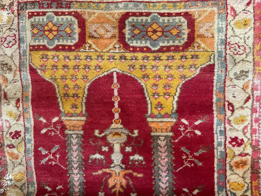 Antique rug from Türkiye